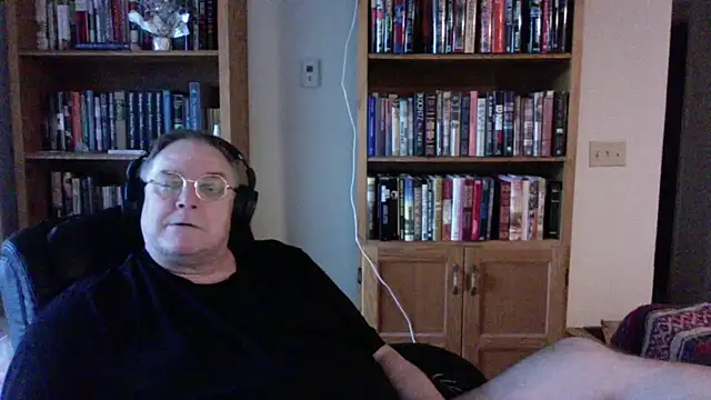 Vinyl22xh online show from May 26, 2026, 12:31 am