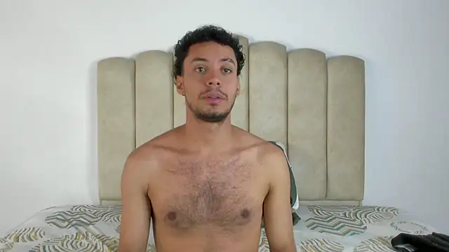 aroncooper1 online show from October 9, 2025, 1:33 pm