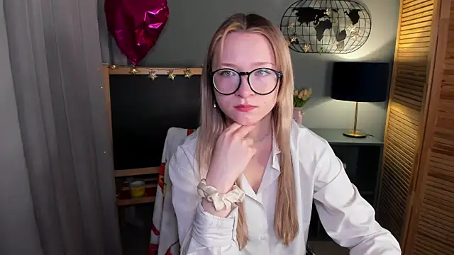 Snapshot of elliupp chatting on October 10, 2025, 8:37 am elliupp online show from October 10, 2025, 8:37 am