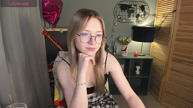 Snapshot of elliupp chatting on October 31, 2025, 8:33 am elliupp online show from October 31, 2025, 8:33 am