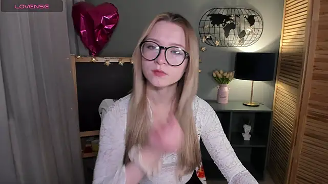 Snapshot of elliupp chatting on October 15, 2025, 8:22 am elliupp online show from October 15, 2025, 8:22 am