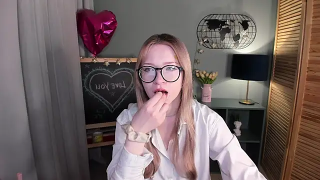 Snapshot of elliupp chatting on October 8, 2025, 8:27 am elliupp online show from October 8, 2025, 8:27 am