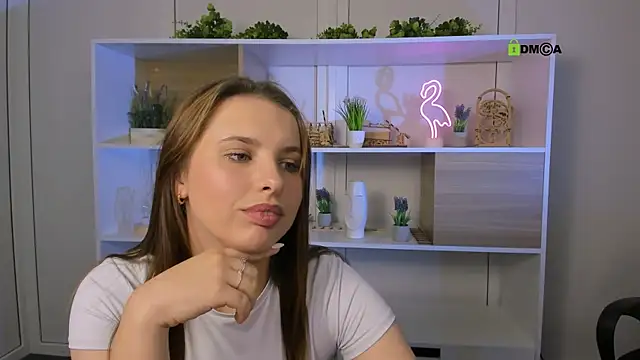 lola swon online show from October 7, 2025, 7:04 pm