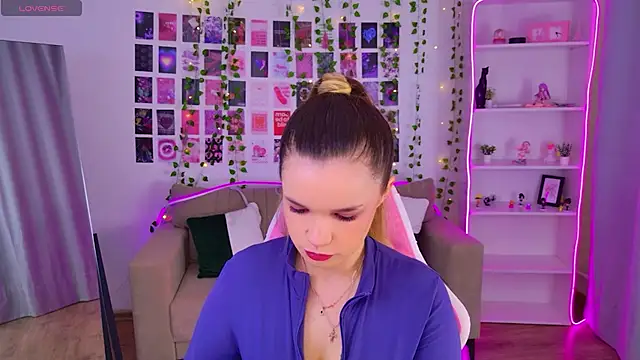 KellyHayden online show from March 21, 2026, 12:31 pm