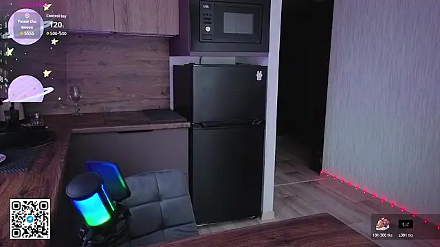 Snapshot of BarelyBliss chatting on November 18, 2025, 9:12 am BarelyBliss online show from November 18, 2025, 9:12 am