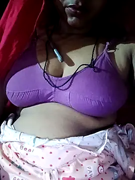 Snapshot of BHABHI_MALLU chatting on October 5, 2025, 4:42 pm BHABHI MALLU online show from October 5, 2025, 4:42 pm