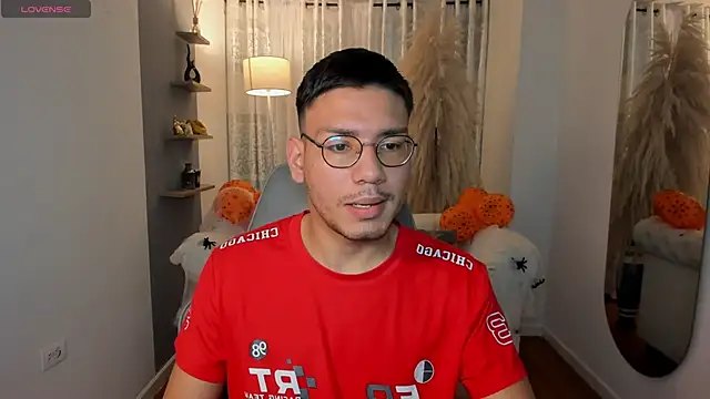 Snapshot of marcuswildx chatting on October 7, 2025, 11:44 am marcuswildx online show from October 7, 2025, 11:44 am