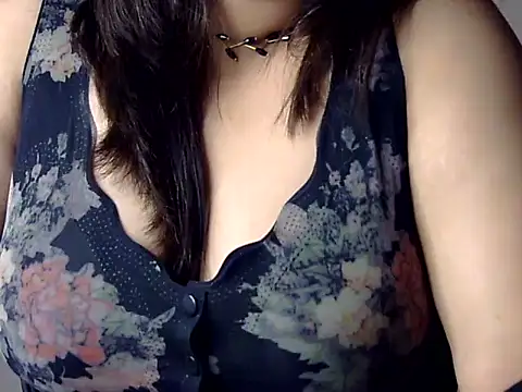 Aaliya02 online show from November 15, 2025, 8:24 pm