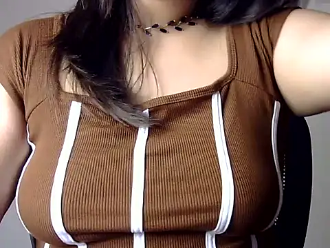 Aaliya02 online show from November 13, 2025, 7:51 pm