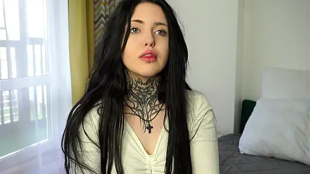 SantinaDocimo online show from October 2, 2025, 8:40 am