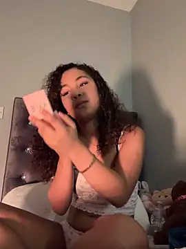 Snapshot of OliviaAshhh chatting on November 8, 2025, 10:46 pm OliviaAshhh online show from November 8, 2025, 10:46 pm