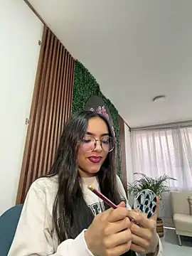 eimi rosse18 online show from May 4, 2026, 1:14 pm