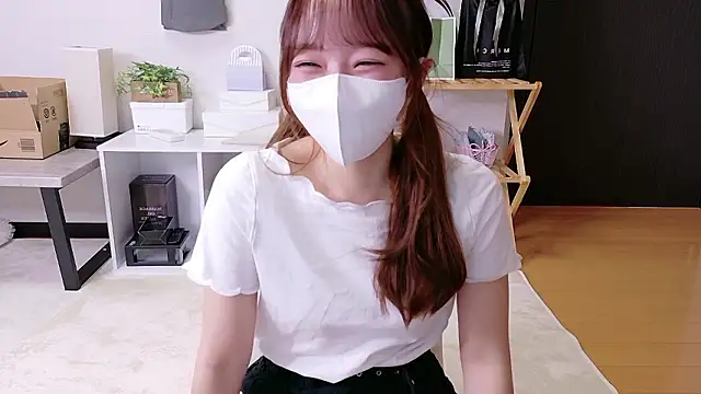 saku sakura  online show from October 6, 2025, 1:12 pm