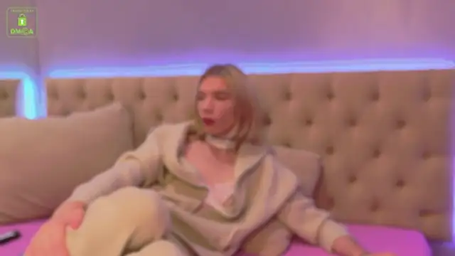 Snapshot of RobertDevine chatting on October 16, 2025, 3:53 pm RobertDevine online show from October 16, 2025, 3:53 pm