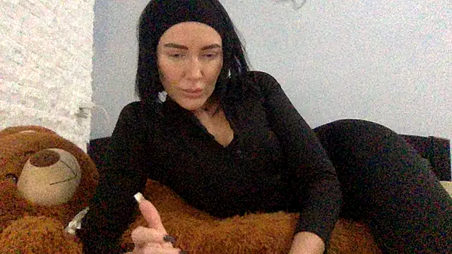 Veymoria online show from December 17, 2025, 11:26 am