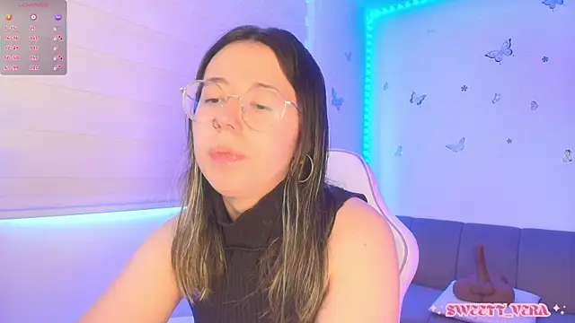 sweettvera online show from June 12, 2026, 1:42 pm