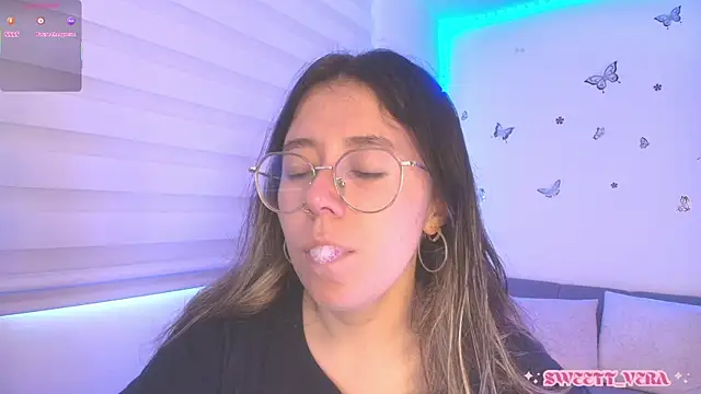 Snapshot of sweettvera chatting on July 6, 2026, 9:50 pm sweettvera online show from July 6, 2026, 9:50 pm