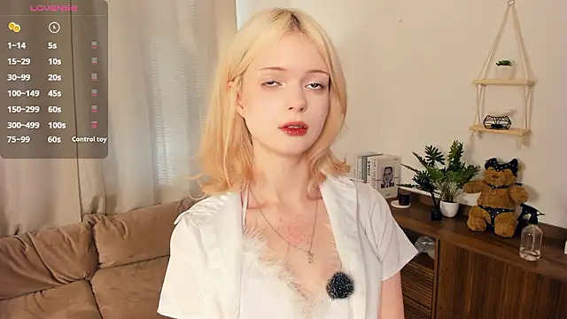 Snapshot of LaureMestler chatting on March 18, 2026, 8:39 am LaureMestler online show from March 18, 2026, 8:39 am