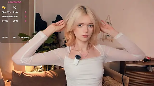 Snapshot of LaureMestler chatting on March 22, 2026, 8:27 am LaureMestler online show from March 22, 2026, 8:27 am