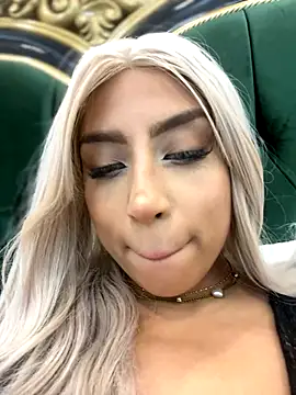 Snapshot of CourtneyRoses chatting on October 9, 2025, 4:35 am CourtneyRoses online show from October 9, 2025, 4:35 am