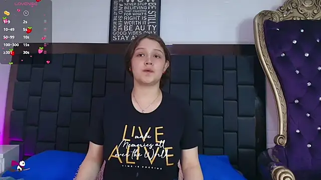 Snapshot of Krystal_Heartss chatting on October 17, 2025, 5:04 pm Krystal Heartss online show from October 17, 2025, 5:04 pm