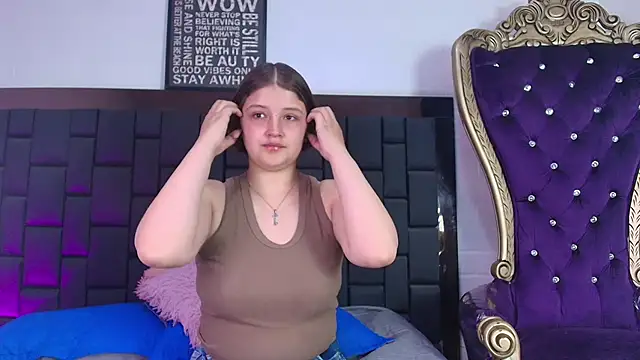 Snapshot of Krystal_Heartss chatting on October 10, 2025, 5:25 pm Krystal Heartss online show from October 10, 2025, 5:25 pm