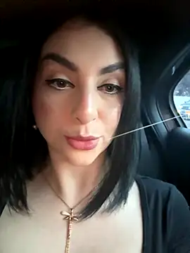 LlianneDiamond1 online show from December 3, 2025, 10:09 pm