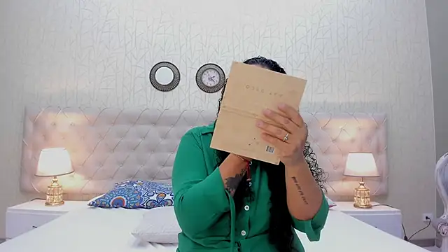 VaniaRose online show from November 5, 2025, 1:14 pm