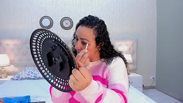 VaniaRose online show from November 26, 2025, 1:44 pm