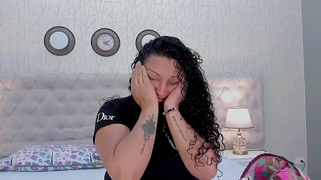 VaniaRose online show from December 2, 2025, 1:24 pm