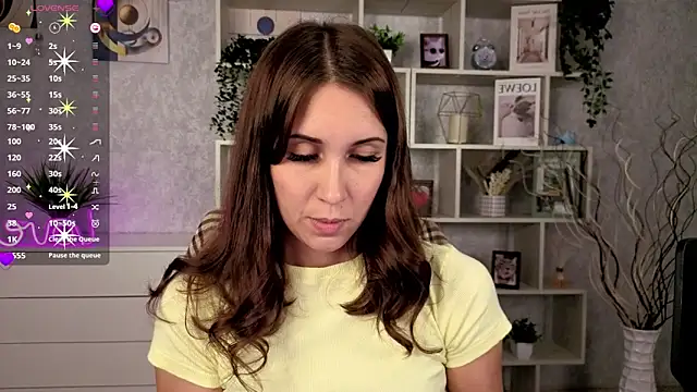 DreamVelour online show from October 21, 2025, 8:30 pm