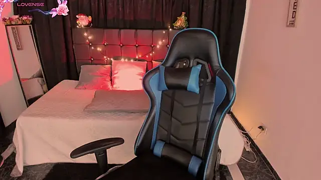 Snapshot of Hanna_MA chatting on December 2, 2025, 2:52 pm Hanna MA online show from December 2, 2025, 2:52 pm