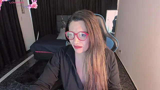 Snapshot of Hanna_MA chatting on October 23, 2025, 3:43 pm Hanna MA online show from October 23, 2025, 3:43 pm