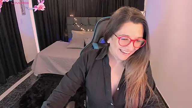 Snapshot of Hanna_MA chatting on November 5, 2025, 3:37 pm Hanna MA online show from November 5, 2025, 3:37 pm