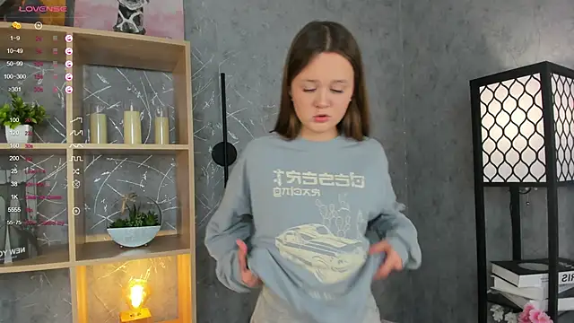 ElenoreReth online show from November 16, 2025, 1:32 am