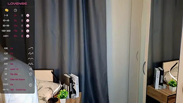 ElenoreReth online show from April 30, 2026, 1:34 am