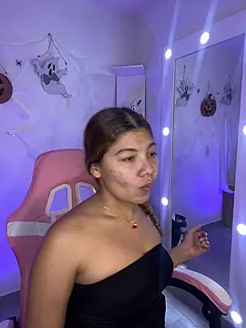 Snapshot of Gaby_002 chatting on October 18, 2025, 2:13 am Gaby 002 online show from October 18, 2025, 2:13 am