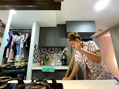 Snapshot of Gaby_002 chatting on November 4, 2025, 12:09 pm Gaby 002 online show from November 4, 2025, 12:09 pm