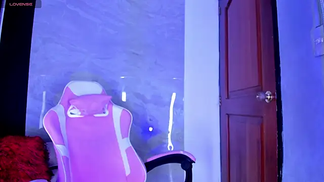 Snapshot of Ellis-Brown chatting on November 4, 2025, 10:13 pm Ellis-Brown online show from November 4, 2025, 10:13 pm