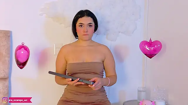 LunaOcampo  online show from January 5, 2026, 8:01 pm