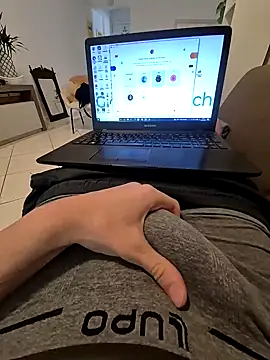 Snapshot of Salsicha244 chatting on October 24, 2025, 4:39 pm Salsicha244 online show from October 24, 2025, 4:39 pm