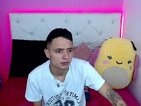 xx-kike-xx online show from October 4, 2025, 2:07 pm