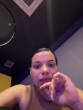 Snapshot of Anavalle chatting on June 23, 2026, 8:07 pm Anavalle online show from June 23, 2026, 8:07 pm
