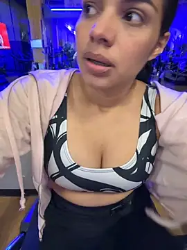 Anavalle online show from November 22, 2025, 5:01 pm