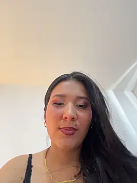 Snapshot of IsabellaJoness_ chatting on February 16, 2026, 8:18 pm IsabellaJoness online show from February 16, 2026, 8:18 pm