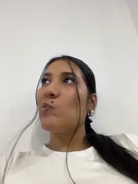 Snapshot of IsabellaJoness_ chatting on February 21, 2026, 3:36 pm IsabellaJoness online show from February 21, 2026, 3:36 pm