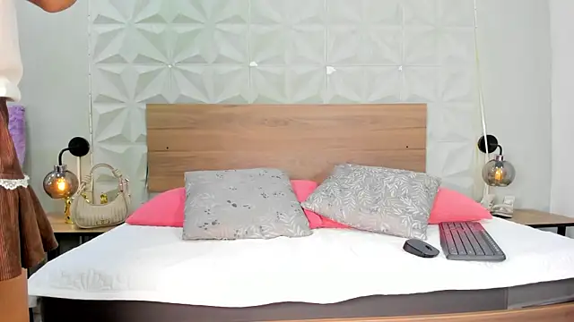 Snapshot of ValeryTrans_ chatting on July 3, 2026, 1:28 pm ValeryTrans online show from July 3, 2026, 1:28 pm