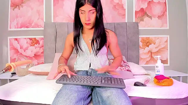 Snapshot of ValeryTrans_ chatting on August 5, 2026, 1:38 pm ValeryTrans online show from August 5, 2026, 1:38 pm