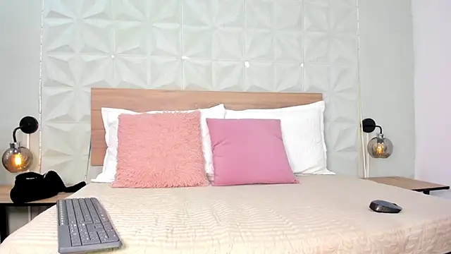 Snapshot of ValeryTrans_ chatting on March 4, 2026, 1:30 pm ValeryTrans online show from March 4, 2026, 1:30 pm