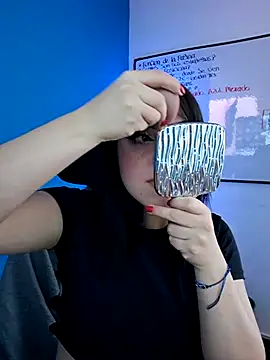 Snapshot of Zafira_ chatting on November 12, 2025, 5:28 pm Zafira online show from November 12, 2025, 5:28 pm